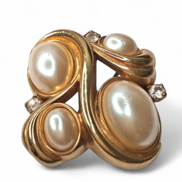 Vintage MONET Gold-Tone Faux Pearl & Rhinestone Brooch - Rare - Picture 4 of 12